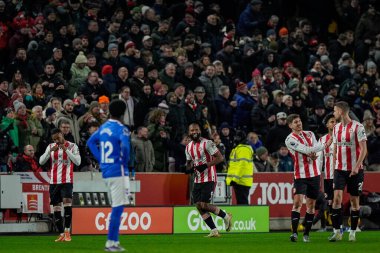 Brentford 'dan Igor Thiago, Premier League maçında Brentford-Sunderland maçında 7 Ocak 2026' da Londra 'daki Gtech Community Stadyumu' nda 2-0 'lık galibiyetini kutluyor.
