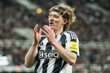 Newcastle Untie 'den Anthony Gordon, 7 Ocak 2026' da İngiltere 'nin Newcastle kentindeki St. James' s Park 'ta oynanan Premier League karşılaşmasında tepki gösterdi.