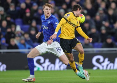 Wolverhampton Wanderers takımından Hugo Bueno, 7 Ocak 2026 'da Liverpool, İngiltere' deki Liverpool Stadyumu 'nda oynanan Premier League maçında Everton Wolverhampton Wanderers' a karşı açık ara önde gidiyor.