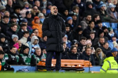Manchester City 'nin Pep Guardiola teknik direktörü Premier League maçında takım talimatlarını verir Manchester City - Brighton ve Hove Albion - Etihad Stadyumu, Manchester, İngiltere, 7 Ocak 2026