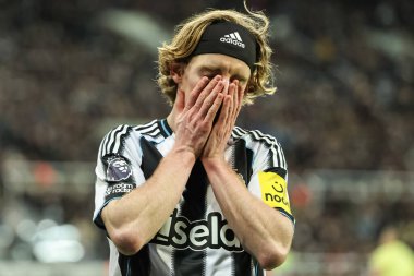 Newcastle Untie 'den Anthony Gordon, 7 Ocak 2026' da İngiltere 'nin Newcastle kentindeki St. James' s Park 'ta oynanan Premier League karşılaşmasında tepki gösterdi.