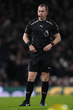 Hakem Peter Bankes Premier Lig maçı sırasında Fulham Chelsea 'ye karşı Craven Cottage, Londra, İngiltere, 7 Ocak 2026