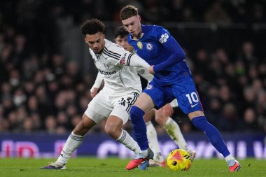 Chelsea 'den Cole Palmer Premier League maçında Fulham Chelsea' ye karşı 7 Ocak 2026 'da Craven Cottage, Londra, İngiltere' de oynanan maçta Fulham 'dan Antonee Robinson' ı durdurdu.