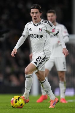 Premier Lig karşılaşmasında Fulham 'dan Harry Wilson topu alıyor Fulham Chelsea' ye karşı Craven Cottage, Londra, İngiltere, 7 Ocak 2026