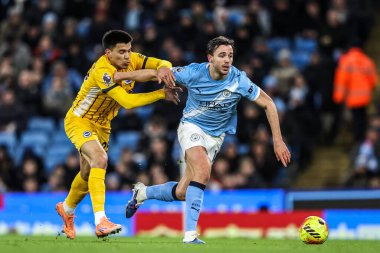 Brighton & Hove Albion 'dan Diego Gomez ve Manchester City' den Nico Gonzalez Premier Lig karşılaşmasında Manchester City ile Brighton ve Hove Albion 'a karşı Etihad Stadyumu, Manchester, İngiltere, 7 Ocak 2026