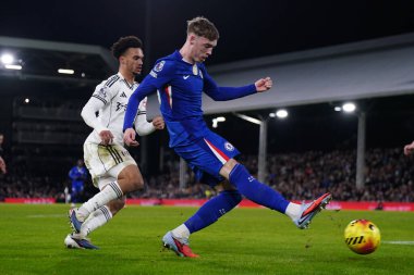 Chelsea 'den Cole Palmer' ın Premier Lig maçı sırasında Craven Cottage, Londra, İngiltere 'de Fulham-Chelsea maçında bir şansı var.