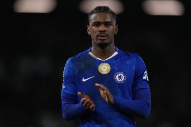 Chelsea 'den Jorrel Hato, 7 Ocak 2026' da Craven Cottage, Londra, İngiltere 'de oynanan Premier League maçında Chelsea' ye karşı olan desteği tam zamanlı olarak alkışlıyor.