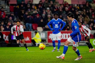 Sunderland 'dan Enzo Le Fee, 7 Ocak 2026' da Londra 'daki Gtech Community Stadyumu' nda oynanan Premier League karşılaşmasında penaltıyı kaçırdı.