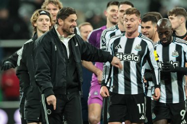 Newcastle United 'ın teknik direktör yardımcısı Jason Tindall, Premier League maçı Newcastle United' a karşı Leeds United ile 7 Ocak 2026 'da St. James' s Park, Newcastle, İngiltere 'de oynanan karşılaşmada kazandığı galibiyeti kutluyor.