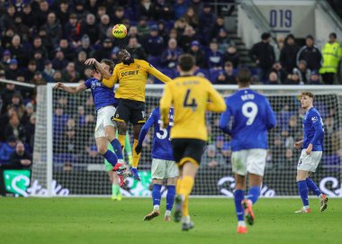 Everton 'dan James Tarkowski ve Wolverhampton Wanderers' dan Tolu Arokodare Premier League maçında Everton Wolverhampton Wanderers 'a karşı 7 Ocak 2026' da Liverpool 'daki Liverpool Stadyumu' nda mücadele etti.