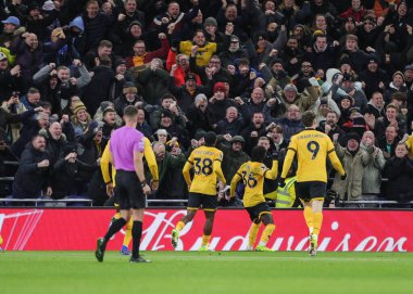 Wolverh 'ten Mateus Mane, İngiltere' nin Liverpool şehrinde 7 Ocak 2026 'da oynanan Premier League maçı Everton' a karşı Wolverhampton Wanderers maçında 1-1 'lik galibiyetini kutluyor.
