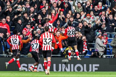 Sunderland 'dan Enzo Le Fee, 10 Ocak 2026 tarihinde Liverpool' daki Hill Dickinson Stadyumu 'nda oynanan üçüncü tur Emirlikler Kupası karşılaşmasında 0-1' lik galibiyetini kutluyor.