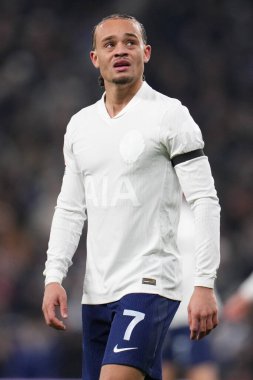 Tottenham Hotspur 'dan Xavi Simons, Birleşik Krallık Tottenham Hotspur Stadyumu' nda Tottenham Hotspur 'a karşı 3. tur karşılaşmasında, 10 Ocak 2026