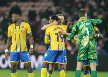 Mansfield Town oyuncuları, 11 Ocak 2026 tarihinde İngiltere 'nin Sheffield Lane kentinde oynanan ve Mansfield Town' a karşı oynanan Emirates FA Cup Üçüncü Raund karşılaşmasında galibiyeti kutluyorlar.