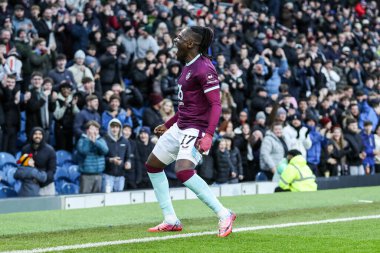 Burnley 'den Loum Tchaouna, 10 Ocak 2026' da Birleşik Krallık 'ın Burnley kentindeki Turf Moor' da oynanan üçüncü tur Emirlikler Kupası karşılaşmasında 2-0 'lık galibiyeti kutluyor.