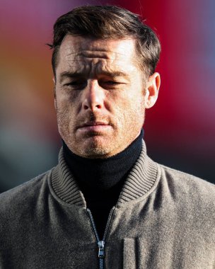 Burnley 'nin Scott Parker teknik direktörü, 10 Ocak 2026 tarihinde Burnley ile Millwall arasında oynanan Emirates FA Cup Üçüncü Raund karşılaşması öncesinde stadyuma geldi.