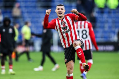 Sunderland 'dan GranitXhaka, 10 Ocak 2026 tarihinde Liverpool, İngiltere' deki Hill Dickinson Stadyumu 'nda oynanan üçüncü tur müsabakasında taraftarlarla birlikte zaferi kutluyor.