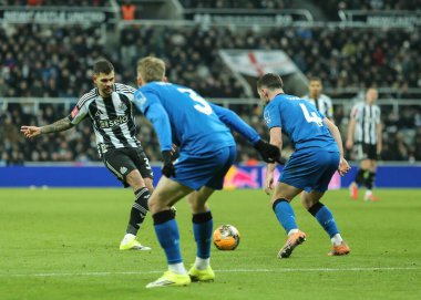 Newcastle United takımından Bruno Guimaraes, 10 Ocak 2026 tarihinde İngiltere 'nin Newcastle kenti St. James' s Park 'ta oynanan 3.