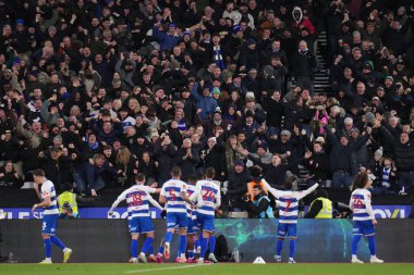 Queens Park Rangers taraftarları, 11 Ocak 'ta Londra, İngiltere' deki Londra Stadyumu 'nda oynanan Üçüncü tur Batı Ham United-Queens Park Rangers karşılaşmasında takım eşitliğini kutluyor.