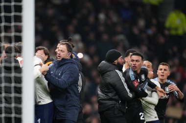 Aston Villa 'dan Morgan Rogers, 10 Ocak 2026 tarihinde Londra' daki Tottenham Hotspur Stadyumu 'nda oynanan Emirlikler Kupası Üçüncü Raundda Tottenham Hotspur' a karşı Aston Villa karşılaşmasında tam zamanlı olarak yer almaktadır.