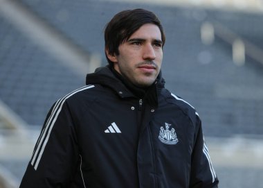 Newcastle United takımından Sandro Tonali, 10 Ocak 2026 'da Birleşik Krallık' ın Newcastle kenti St. James 's Park' ta oynanan üçüncü tur karşılaşması olan Newcastle United 'ın üçüncü tur karşılaşmasından önce geldi.
