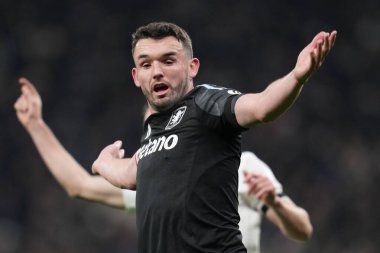 Aston Villa 'dan JohnMcGinn, Birleşik Krallık' ın başkenti Londra 'da Tottenham Hotspur' da oynanan Üçüncü tur karşılaşmasında Tottenham Hotspur 'a karşı Aston Villa