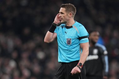 Craig Pawson, Birleşik Krallık 'ın Tottenham Hotspur Stadyumu' nda Tottenham Hotspur 'a karşı oynanan üçüncü tur karşılaşmasında hakem oldu.