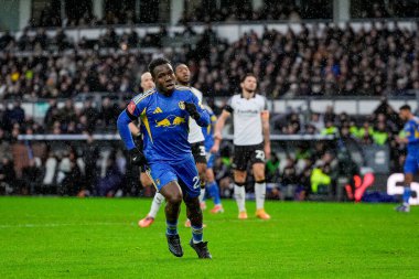 Leeds United takımından Wilfried Gnonto, Birleşik Krallık 'ın Pride Park Stadyumu' nda oynanan Derby County - Leeds United maçında 1-1 'lik galibiyet golünü kutluyor.