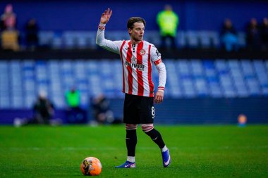 Brentford 'dan Mathias Jensen, Sheffield Çarşamba günü İngiltere' nin Sheffield kentinde Brentford 'a karşı oynanan üçüncü tur müsabakasında serbest atış yapmaya hazırlanıyor.