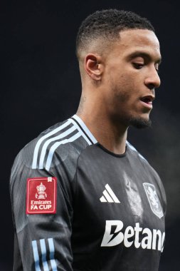 Aston Villa takımından Ezri Konsa, Birleşik Krallık 'ın Tottenham Hotspur Stadyumu' nda oynanan Üçüncü tur karşılaşmasında Tottenham Hotspur 'a karşı Aston Villa, 10 Ocak 2026