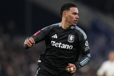 Aston Villa 'dan Morgan Rogers, Birleşik Krallık' ın Tottenham Hotspur-Aston Stadyumu 'nda oynanan 3. tur karşılaşmasında Tottenham Hotspur' a karşı.