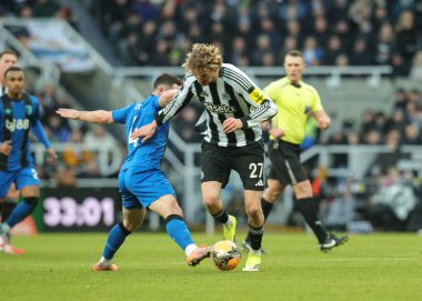 Newcastle United takımından Nick Woltemade, 10 Ocak 2026 'da İngiltere' nin Newcastle Park kentinde oynanan üçüncü tur karşılaşmasında Bournemouth takımından Lewis Cook tarafından yenildi.