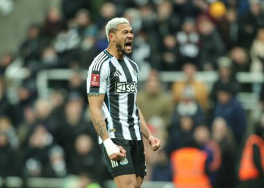 Newcastle United takımından Joelinton, 10 Ocak 2026 'da İngiltere' nin Newcastle kenti St. James 's Park' ta oynanan üçüncü tur karşılaşmasında aldığı penaltıyı kutluyor.