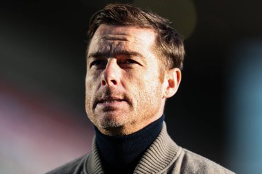 Burnley 'nin Scott Parker teknik direktörü, 10 Ocak' ta Burnley ile Millwall arasında oynanan Emirates FA Cup üçüncü tur karşılaşması öncesinde stadyuma geldi.