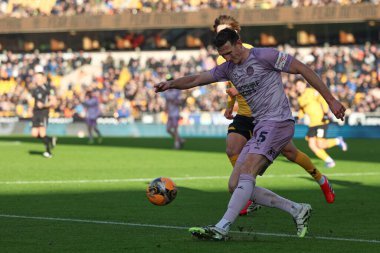 Shrewsbury Town 'dan William Boyle, 10 Ocak 202 tarihinde İngiltere' nin Wolverhampton kentinde oynanan üçüncü tur müsabaka Wolverhampton Wanderers - Shrewsbury Town maçında topla birlikte.