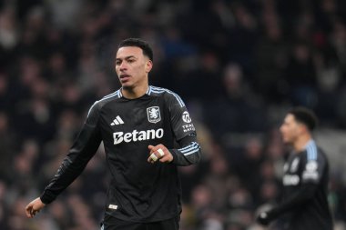 Aston Villa 'dan Morgan Rogers, Birleşik Krallık' ın Tottenham Hotspur-Aston Stadyumu 'nda oynanan 3. tur karşılaşmasında Tottenham Hotspur' a karşı.