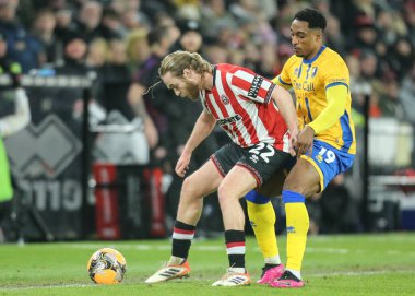 Sheffield United takımından Tom Davies, 11 Ocak 2026 'da İngiltere' nin Sheffield Lane kentinde oynanan ve Sheffield United 'ın Mansfield Town' a karşı oynadığı üçüncü tur karşılaşmasında Mansfield Town 'dan Victor Adeboyejo' yu durdurdu.