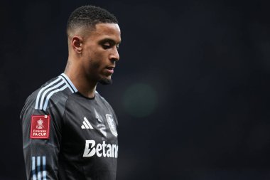 Aston Villa takımından Ezri Konsa, 10 Ocak 202 tarihinde Tottenham Hotspur ile Aston Villa arasında oynanan üçüncü tur karşılaşmasında, Londra, İngiltere 'deki Tottenham Hotspur Stadyumu' nda oynanan karşılaşma sırasında