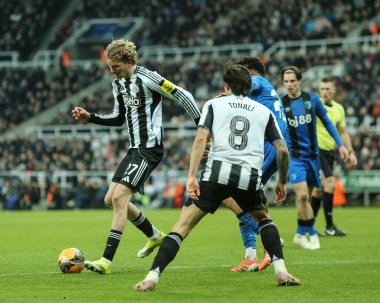 Newcastle United takımından Nick Woltemade, 10 Ocak 2026 tarihinde İngiltere 'nin Newcastle kentinde oynanan Üçüncü tur karşılaşması Newcastle United ve Bournemouth maçında pas attı.