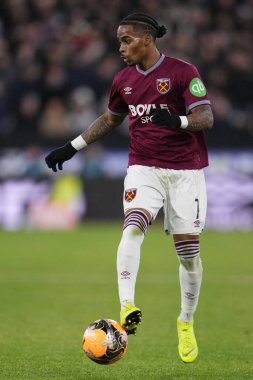 West Ham United takımından Crysencio Summerville, 11 Ocak 2026 tarihinde Londra, İngiltere 'deki Londra Stadyumu' nda oynanan üçüncü tur müsabaka West Ham United-Queens Park Rangers karşılaşmasında topa vuruyor.