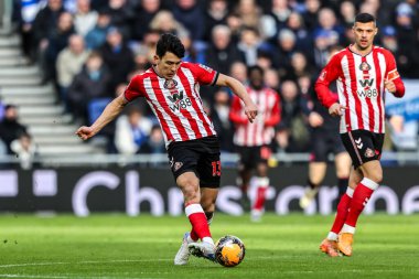Sunderland 'dan Luke O' Nien, Birleşik Krallık 'ın Liverpool kentindeki Hill Dickinson Stadyumu' nda oynanan 3. tur müsabakasında topu geçiyor.