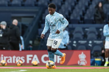 Manchester City 'den Ryan McAidoo 10 Ocak 2026 tarihinde Birleşik Krallık Etihad Stadyumu' nda oynanan Emirates FA Cup Üçüncü Raund karşılaşmasında ısınma turunda