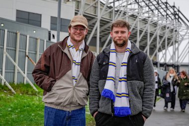 Leeds United taraftarları, 11 Ocak 2026 tarihinde İngiltere 'nin Derby şehrindeki Pride Park Stadyumu' nda oynanan Derby County - Leeds United üçüncü tur karşılaşmasında Lig Kupası 'nı kazandı.