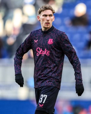 Everton 'dan James Garner, Birleşik Krallık' ın Liverpool kentindeki Hill Dickinson Stadyumu 'nda oynanan üçüncü tur Emirlikler Kupası karşılaşmasında oynanan hazırlık maçında Everton ve Sunderland karşılaşmasını izledi.