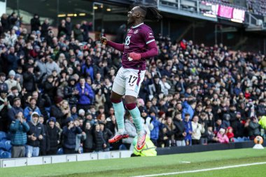 Burnley 'den Loum Tchaouna, 10 Ocak 2026' da Birleşik Krallık 'ın Burnley kentindeki Turf Moor' da oynanan üçüncü tur Emirlikler Kupası karşılaşmasında 2-0 'lık galibiyeti kutluyor.