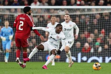 Barnsley 'li Reyes Cleary, 12 Ocak 2026 tarihinde Liverpool, Liverpool, İngiltere' de Liverpool 'a karşı oynanan Liverpool FA Cup üçüncü tur karşılaşmasında Liverpool' lu Joe Gomez 'e faul yaptı.