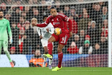 Liverpool 'dan Virgil van Dijk, 12 Ocak 2026' da Liverpool, Liverpool 'da Liverpool' a karşı oynanan Liverpool FA Cup üçüncü tur karşılaşmasında defans yarısından topu aldı.
