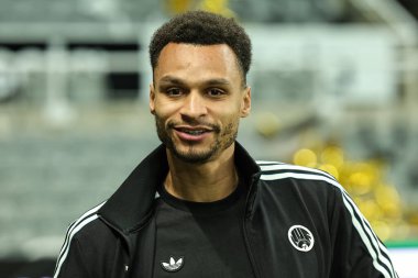 Newcastle 'dan Jacob Murphy, Newcastle' dan Untie Ewis Miley, 13 Ocak 2026 'da İngiltere' nin Newcastle kentindeki St. James 's Park' ta oynanan Carabao Kupası Yarı Finalleri sırasında geldi.