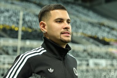 Newcastle Untie 'den Bruno Guimaraes, 13 Ocak 2026' da İngiltere 'nin Newcastle kentindeki St. James' s Park 'ta oynanan birinci ayak Newcastle United ile oynanan Carabao Kupası yarı finalleri sırasında geldi.