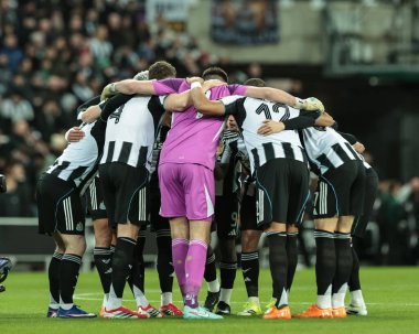 Newcastle United takımı, 13 Ocak 2026 'da İngiltere, Newcastle' daki St. James 's Park' ta oynanan Carabao Kupası Yarı Finalleri 'nde toplandı.